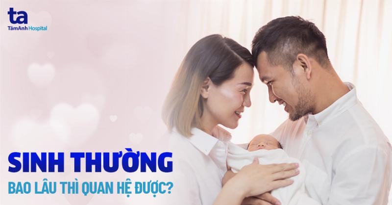 Cặp vợ chồng trẻ Việt Nam đang trò chuyện thân mật, thể hiện sự thấu hiểu và đồng hành trong quá trình mang thai, đặc biệt là khi mới mang thai 1 tuần